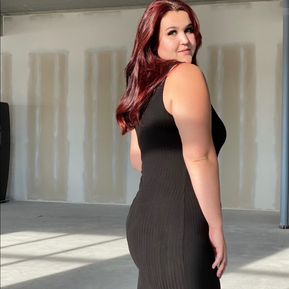 Plus size black dress - Picture 4 of 5